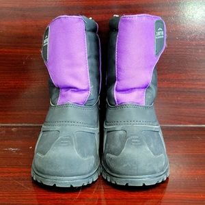Arctic Barrier Kids snow boots black and purple velcro